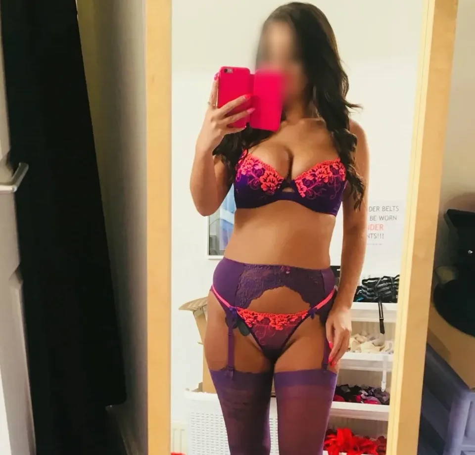 Alena, 33