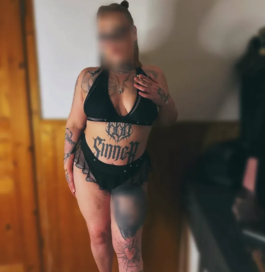 Daniela, 26