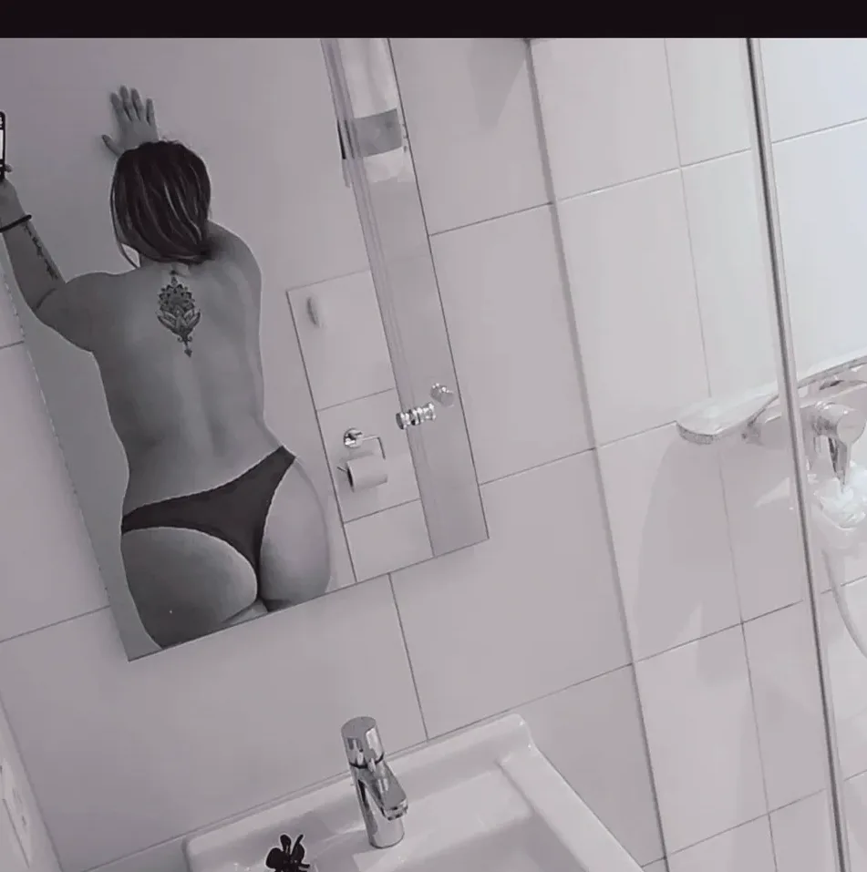 Diana, 28