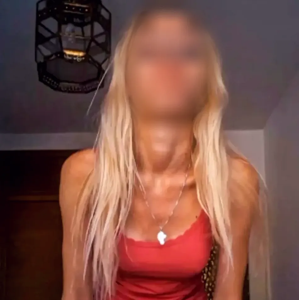 Elena, 35