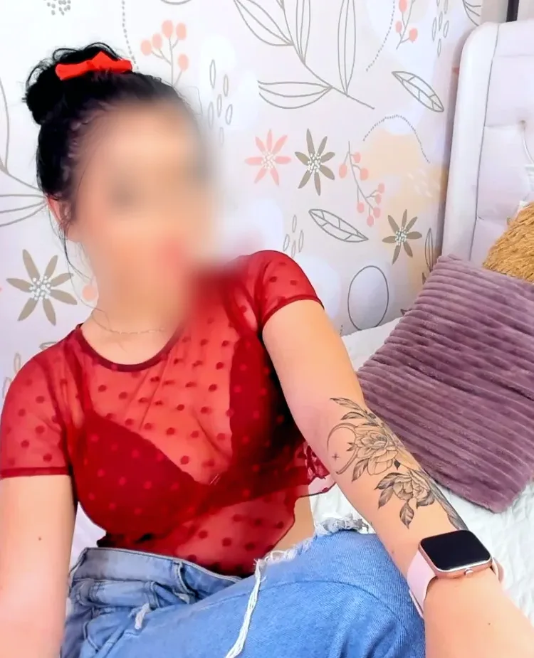 Jacqueline, 29