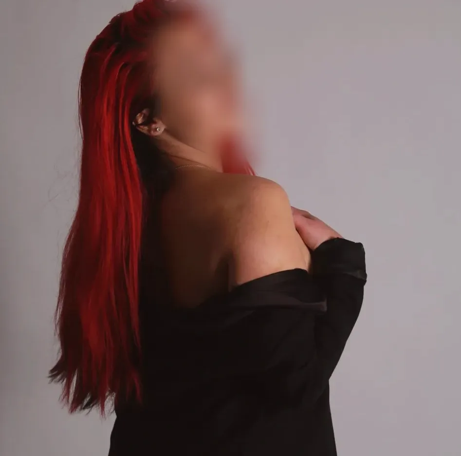 Laura, 25