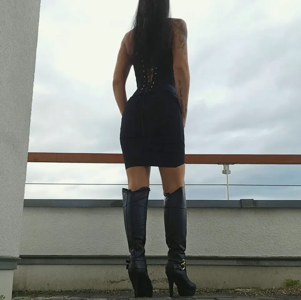 Thea, 35