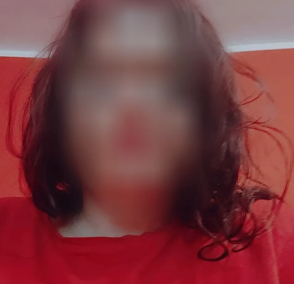 Vivien, 37