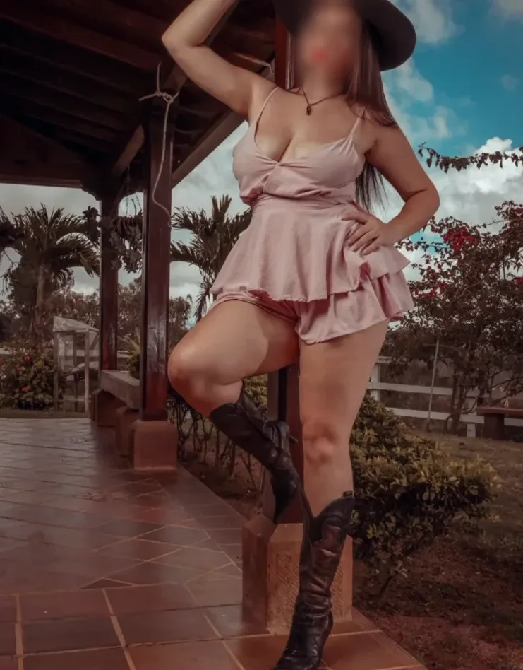 Zeynep, 21